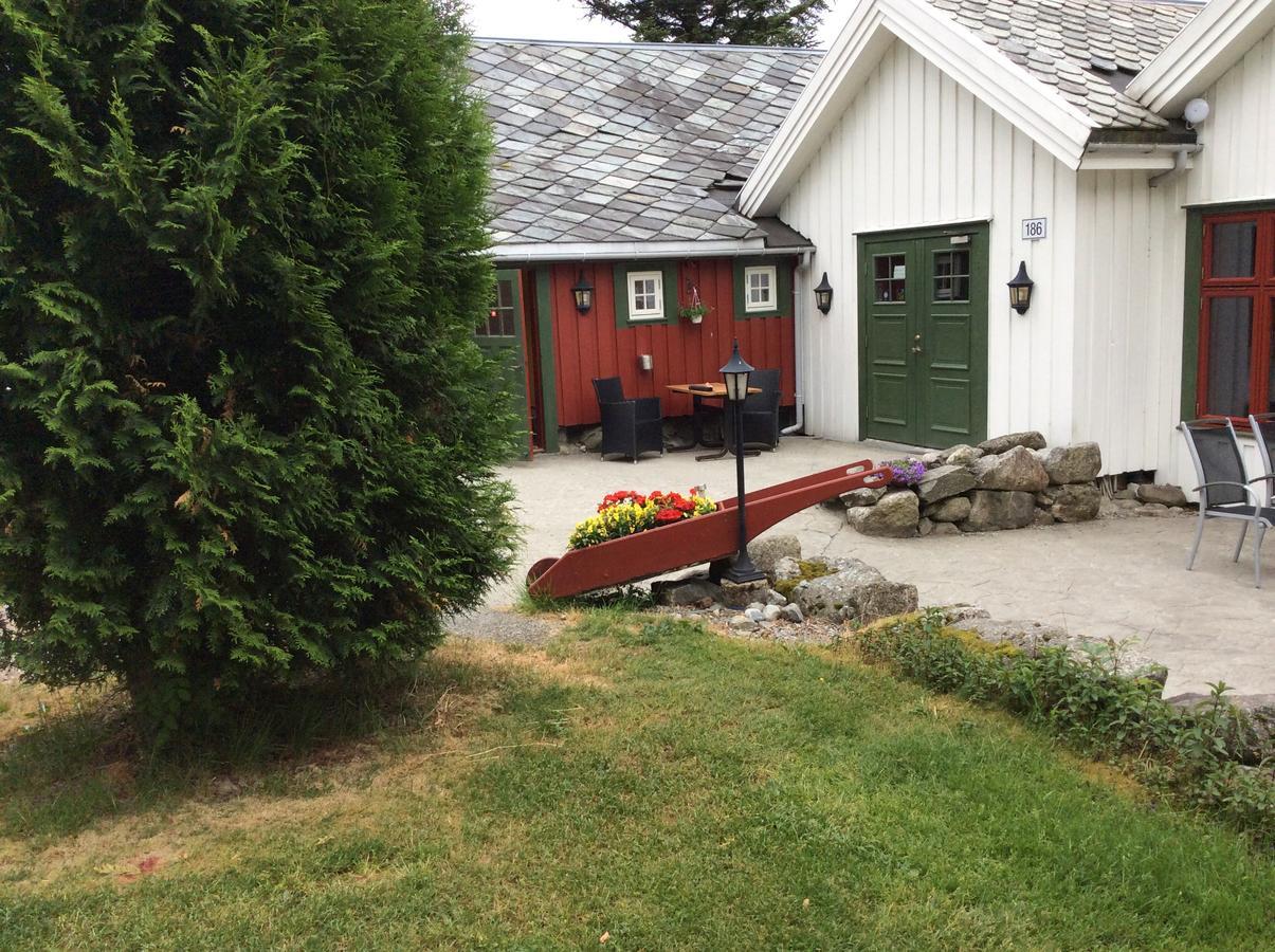 Hoiland Gard Gardshotellet Hjelmeland ภายนอก รูปภาพ